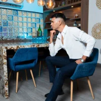 Hideintheoffice 頭像圖  片