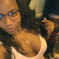 LucyAndrea Φωτ, Προφίλ