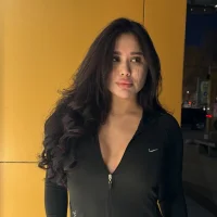 Dina-Leona's Profile Pic
