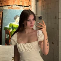 MayGales Φωτ, Προφίλ