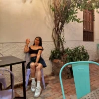 Lara_stone__ Φωτ, Προφίλ