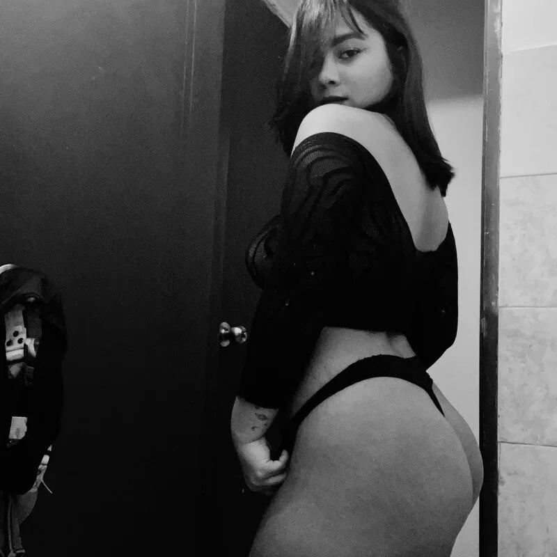 Nyla_Petite