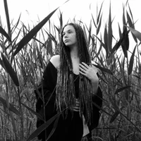 TreasaDolecki Φωτ, Προφίλ