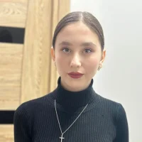 ElviaBoustead Φωτ, Προφίλ