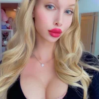 SubmissivePrincessxo's Profile Pic