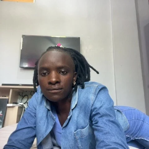 ebonypetite2
