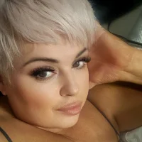 CurvyCassUK's Profile Pic