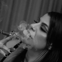 nicole_delah_'s Avatar Pic