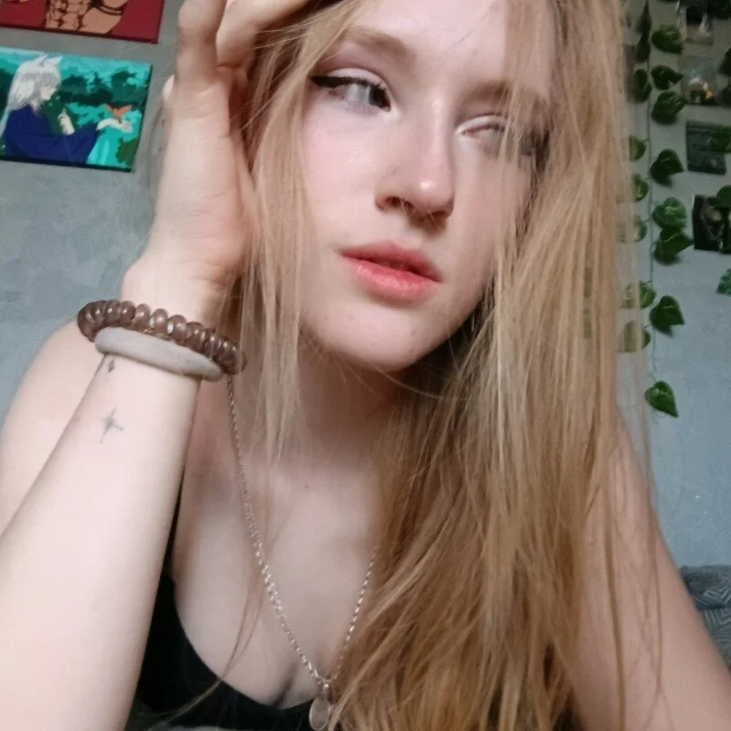 Mia_Azart