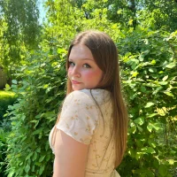 YoungLadyBambi's Avatar Pic