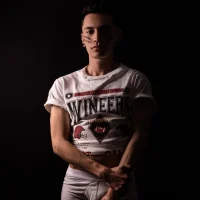 YoungAndyy এর প্রোফাইল ছবি