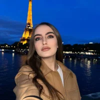 AlinaTomson Φωτ, Προφίλ