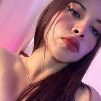 Violeth_7 Adlı Modelin Avatarı