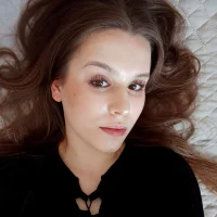 ArianaLeos