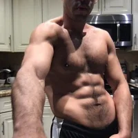 BigMuscleGuy28 头像图片