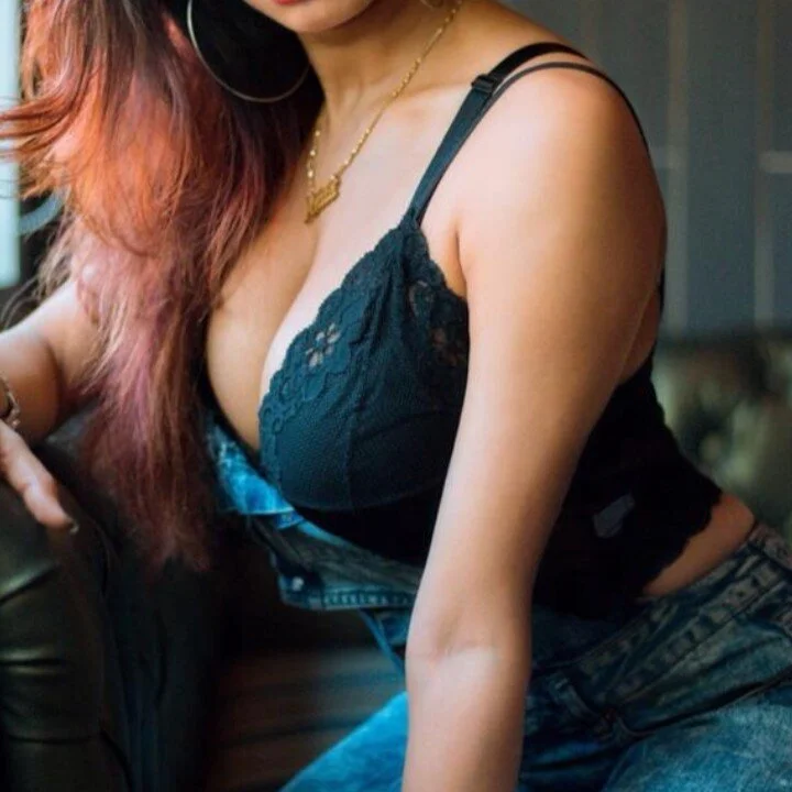 Hotty_Anvi_1