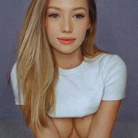 girl_nextd00r model avatar