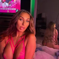 Rosieredxox's Avatar Pic