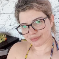 KarineLins's Profile Pic