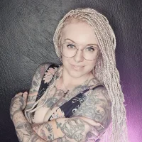 Gambar Profil Mia_Rose_Ink
