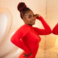 EllieHills Φωτ, Προφίλ