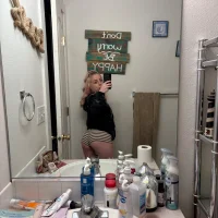 Roxybluee's Profile Pic
