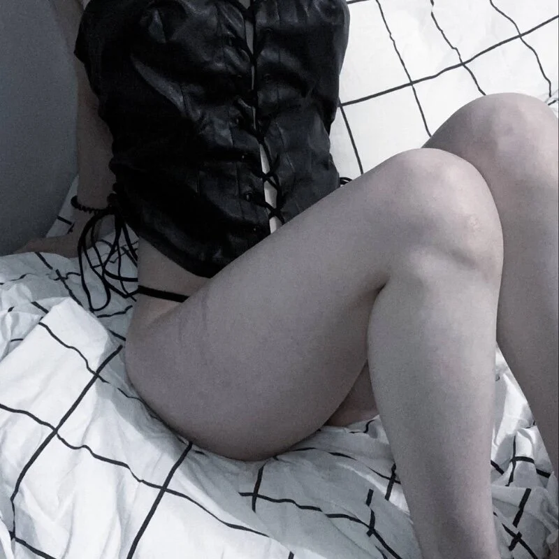 whoreswq