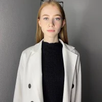 OdelynaFurnish Φωτ, Προφίλ