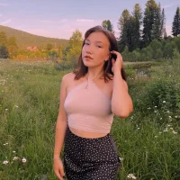 Netty_Dora Φωτ, Προφίλ