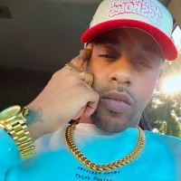 sumthnnow's Profile Pic