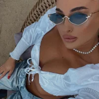 hellensinn's Profile Pic