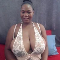 รูปโปรไฟล์ของ curvychocboobs