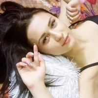 LolaShy Φωτ, Προφίλ