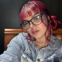 MikaRousse_x webcam