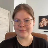 Gambar Profil Lucy_Benz