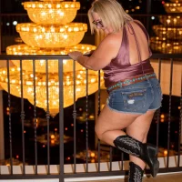 MoistCurveyChanel Immagine Avatar