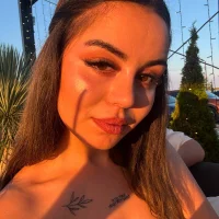 Adelle33 model avatar