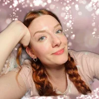 Evelyn_Jade's Avatar Pic