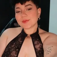 curly_cam_queen69's Offline Chat Room