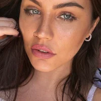 รูปโปรไฟล์ของ BritishLeona