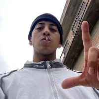 brunet44's Avatar Pic