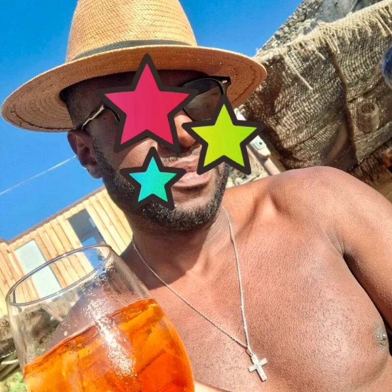 roohblak profile photo