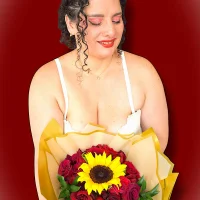 Aleja_Gonzales Φωτ, Προφίλ