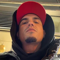 AlexxxHernandez's Offline Chat Room