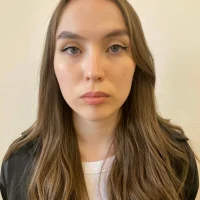 EmiIyHortton's Profile Pic