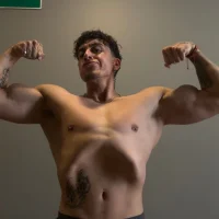 รูปโปรไฟล  ์ของ strongboy_