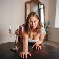 LanaRoselle's Avatar Pic