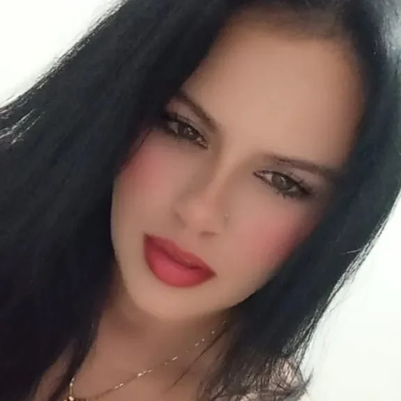 camila_leani profile photo