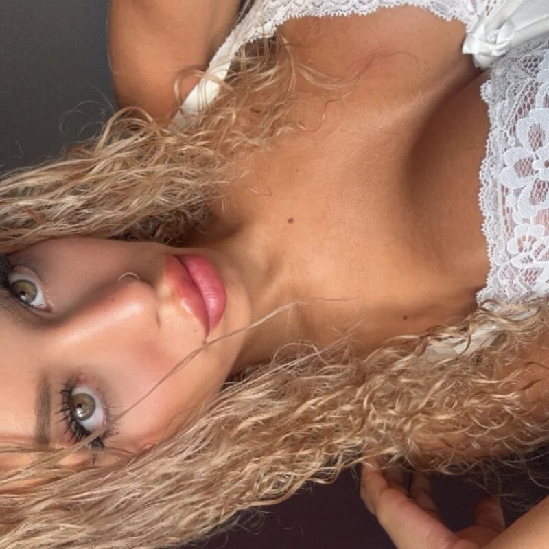 AlyssaHottv_'s nudes and profile