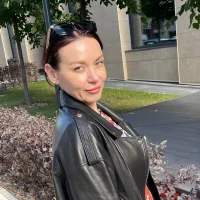 EveLibston's Avatar Photo